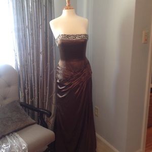 Vintage Stephen Yearick gown
NOT ALTERED
Glamourous gown